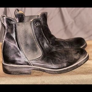 Bedstu black distressed boots
